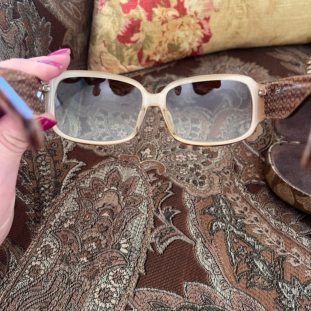 Genuine Coach Woman’s Sunglasses - Picture 5 of 8